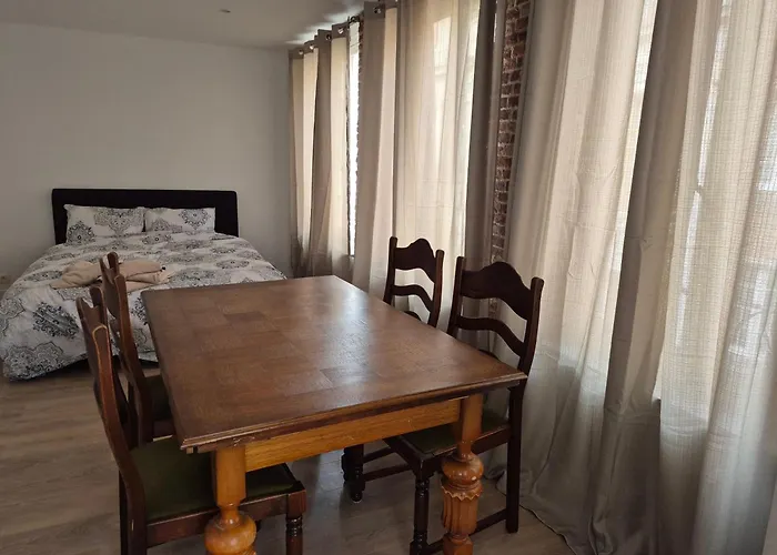 Les Pieds A La Grande Place * Bruxelles