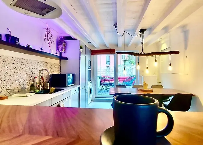 Beautiful Duplex In The Center Of *