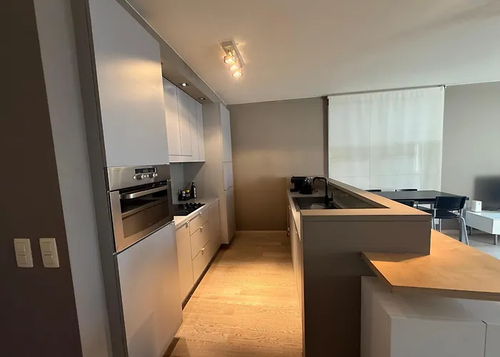 Golden Pearl In Centre Of * Brüksel