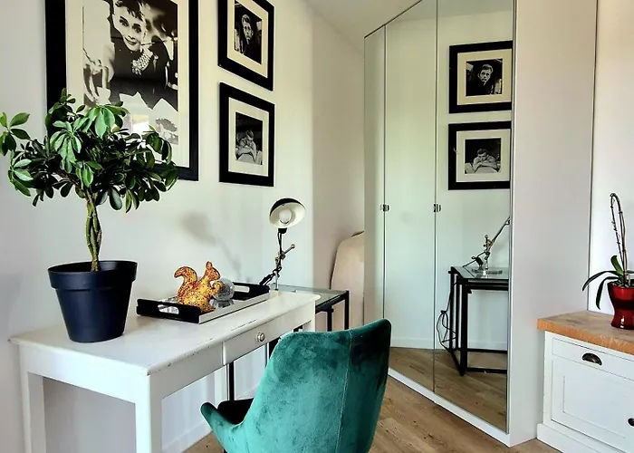 Privatunterkunft Richy Stylish Balcony Brussels- Garden View- Shared Bathroom- Inclusive