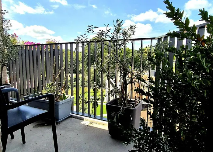 Richy Stylish Balcony Brussels- Garden View- Shared Bathroom- Inclusive Βρυξέλλες