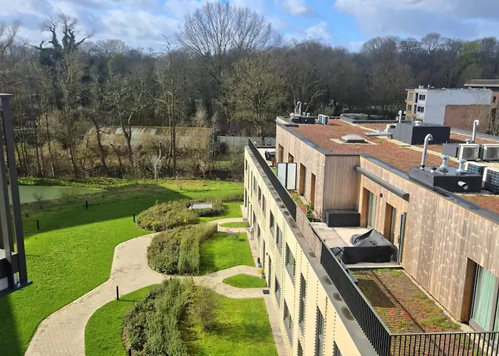 Richy Stylish Balcony Brussels- Garden View- Shared Bathroom- Inclusive Δωμάτια σε οικογενειακή κατοικία Βρυξέλλες