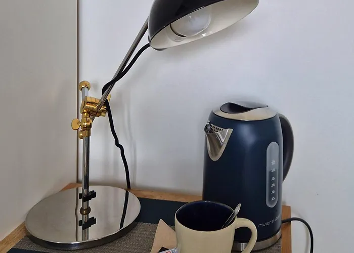 Richy Stylish Balcony Brussels- Garden View- Shared Bathroom- Inclusive *