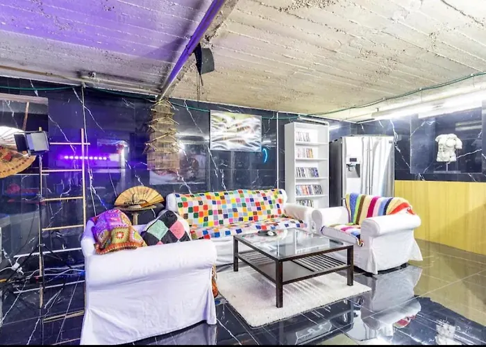 & Wellness Area Jacuzzi Sauna Massage Table Bruxelas