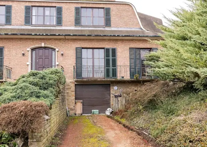 & Wellness Area Jacuzzi Sauna Massage Table * Brüssel