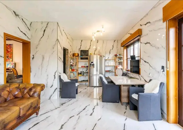 & Wellness Area Jacuzzi Sauna Massage Table * Bruxelas