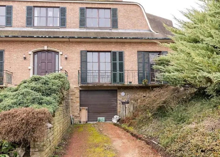 & Wellness Area Jacuzzi Sauna Massage Table 브뤼셀