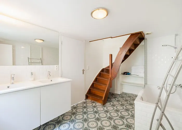 Comfortable And Quiet Apartment