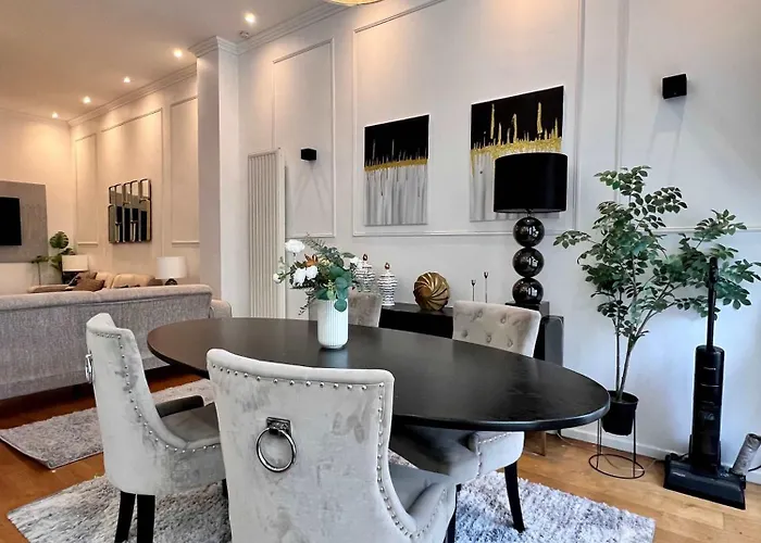 Family Cosy For Up To 9 Guests Near Midi Station Apartment