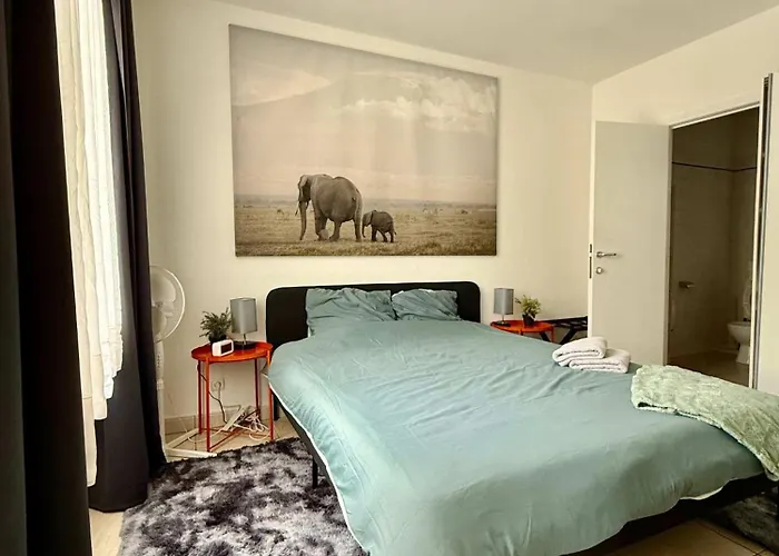 Elegant Close To The European Parliament * Bruselas