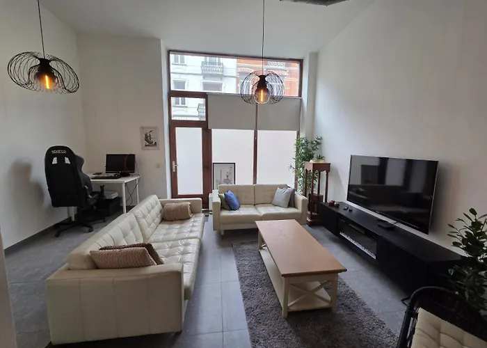 Industrial-style Loft With Mezzanine Bedroom In Prime Area Brüsszel