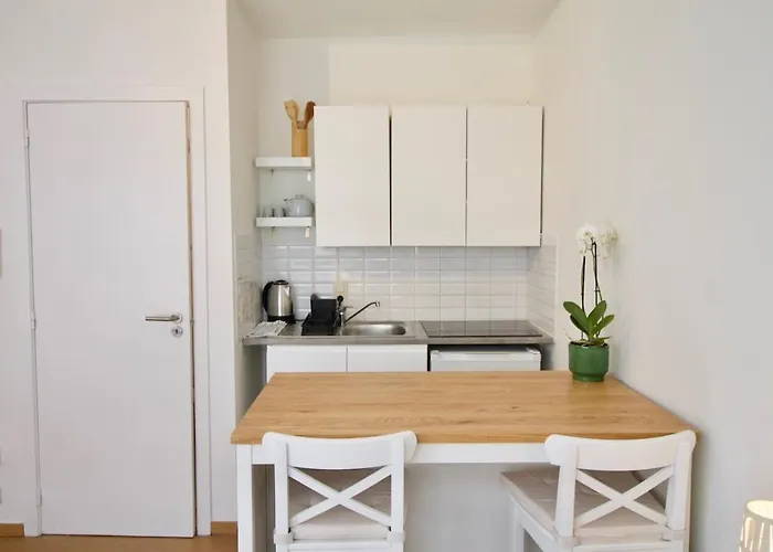 Very Place Stephanie *