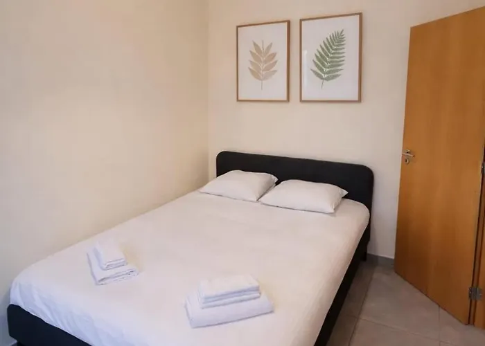 Spacious 2br Near Grand Place#2 *