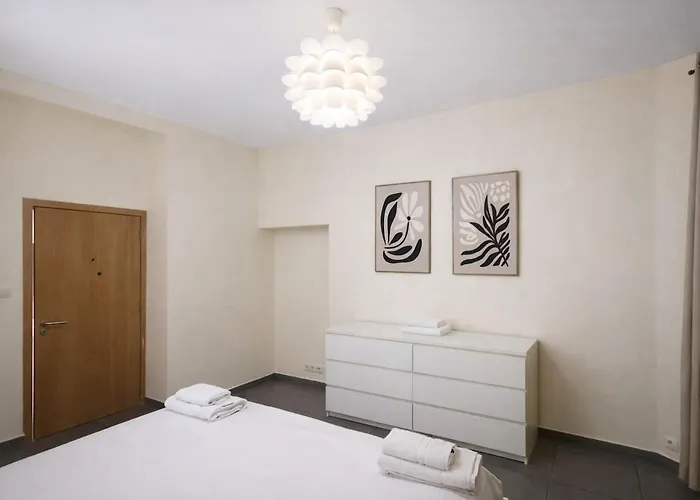 Apartment Spacious 2br Near Grand Place3