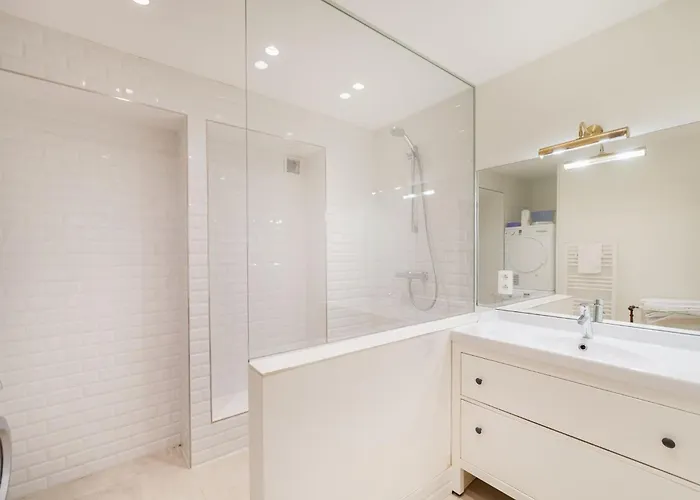 Comfortable And Quiet Apartment