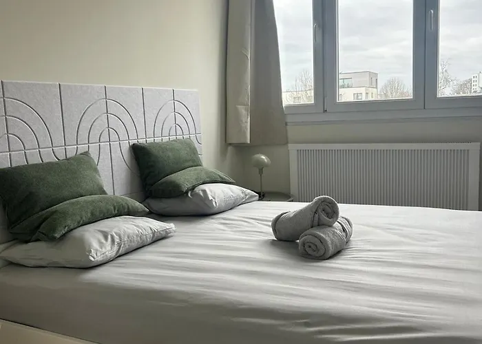 Elegant Renovated 2 Bedrooms Close To Transport Appartement