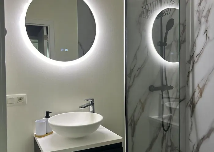 Elegant Renovated 2 Bedrooms Close To Transport Appartement *