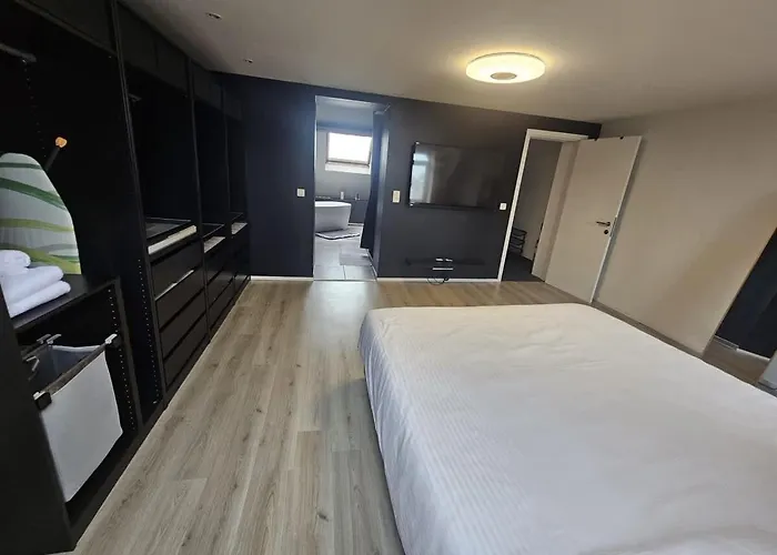 Luxury Triplex Stylish 2br In * Брюссель