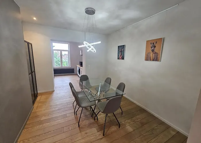 Luxury Triplex Stylish 2br In