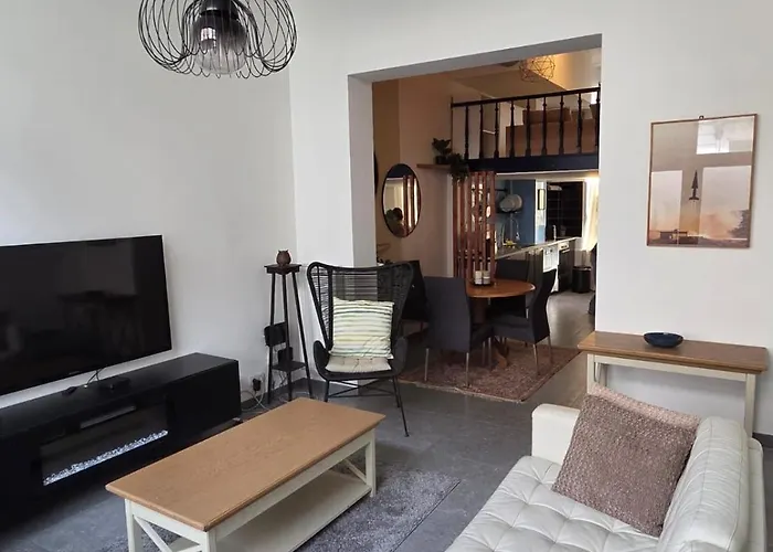 Industrial-style Loft With Mezzanine Bedroom In Prime Area * Brüsszel