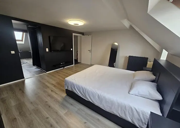 Luxury Triplex Stylish 2br In *