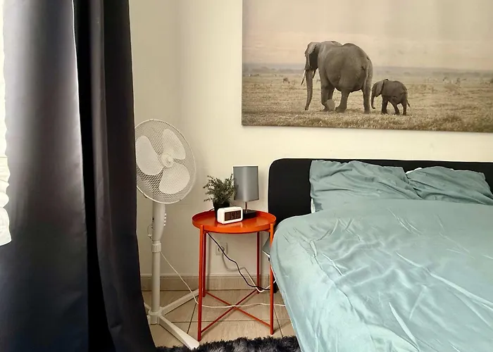 Elegant Close To The European Parliament Bruselas