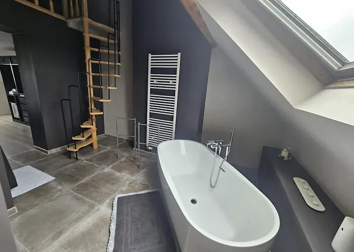 Luxury Triplex Stylish 2br In