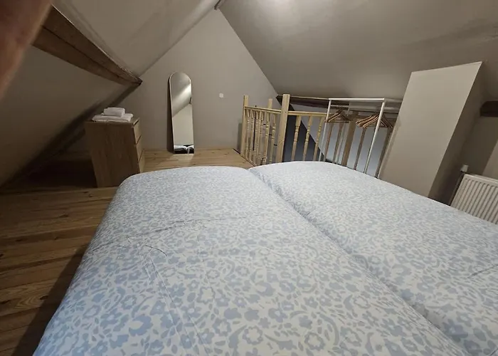 Luxury Triplex Stylish 2br In