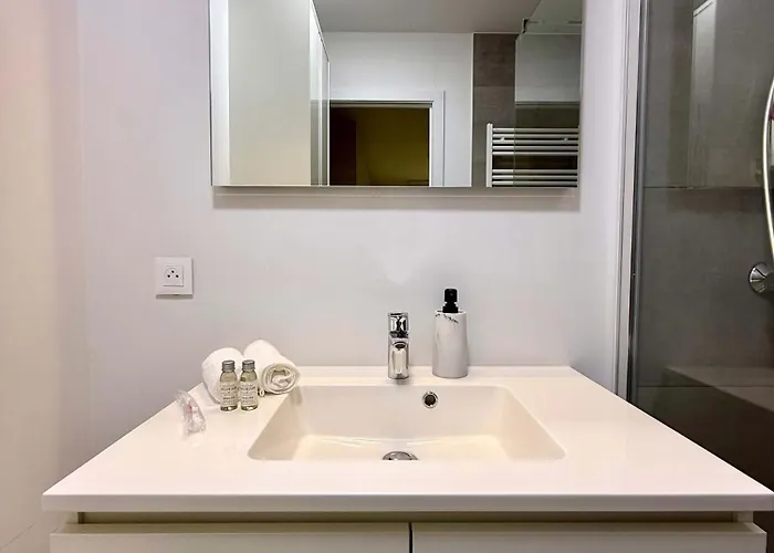 Cosy And Modern 1bed Near Gare Du Midi Dox דירה *