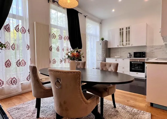 Family Cosy For Up To 9 Guests Near Midi Station Apartment Brüssel