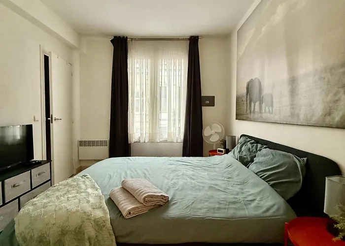 Elegant Close To The European Parliament * Bruselas