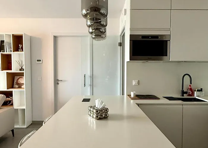 Cosy And Modern 1bed Near Gare Du Midi Dox דירה