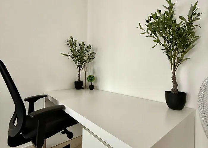 Elegant Close To The European Parliament Apartment *