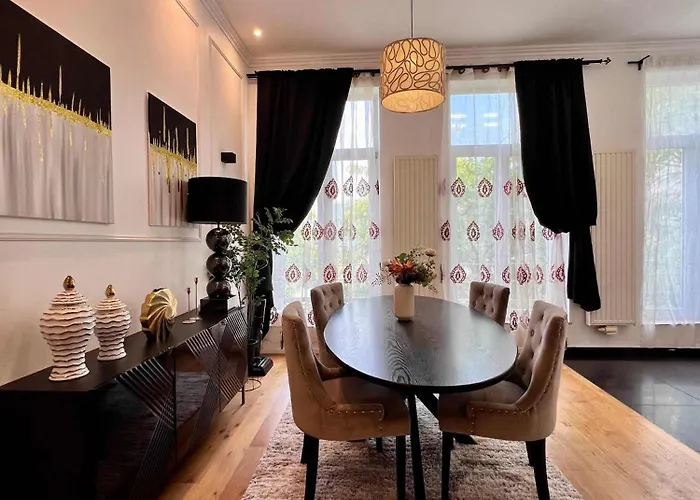 Family Cosy For Up To 9 Guests Near Midi Station Apartment