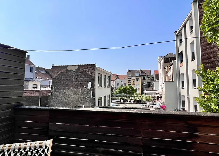 Family Cosy For Up To 9 Guests Near Midi Station Brüssel