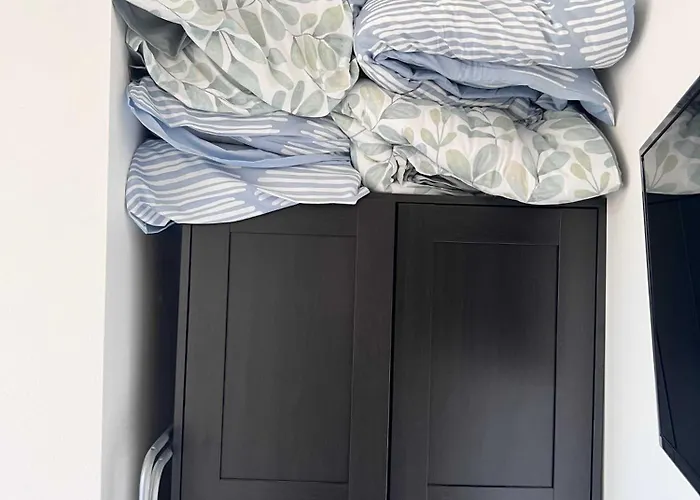 Family Cosy For Up To 9 Guests Near Midi Station Apartment *