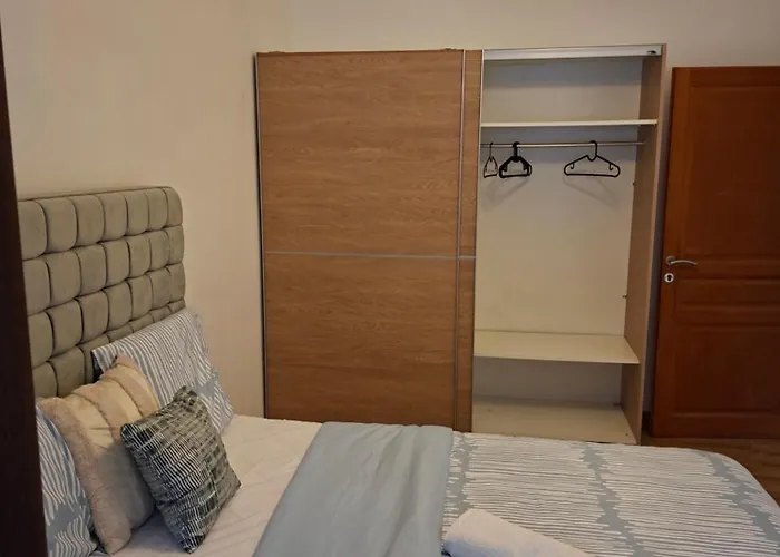 Et Dans Un Immeuble Pansiyon Brüksel