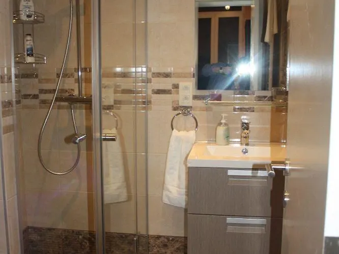 Eu Bed & Breakfast 3*