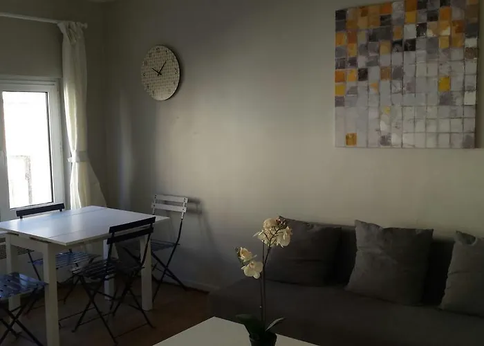 Central Yellow Apartment Bryssel