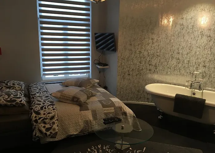 Bed & Breakfast In One