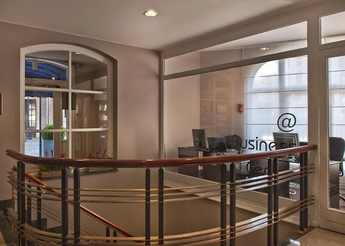 מלון Nh Carrefour De L'europe 4*