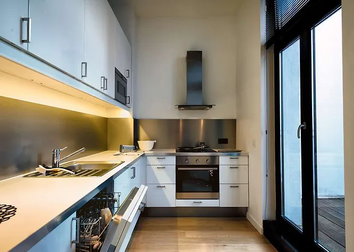 Charles Palmerston, Hotel *