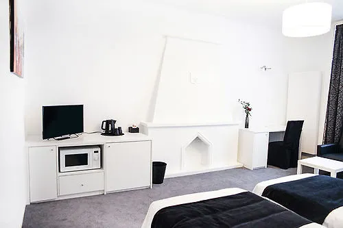 Satellite 2* Brüsszel