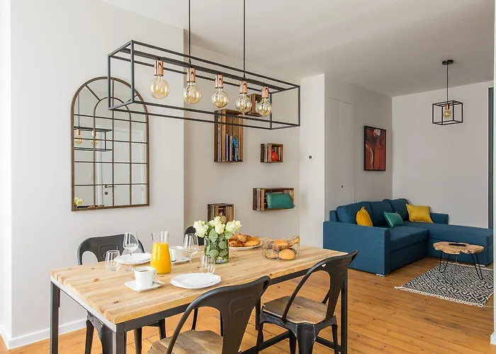 Royal Centre Apartment *