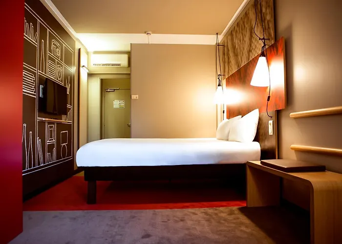 Hotel Ibis Off Grand'place 3*