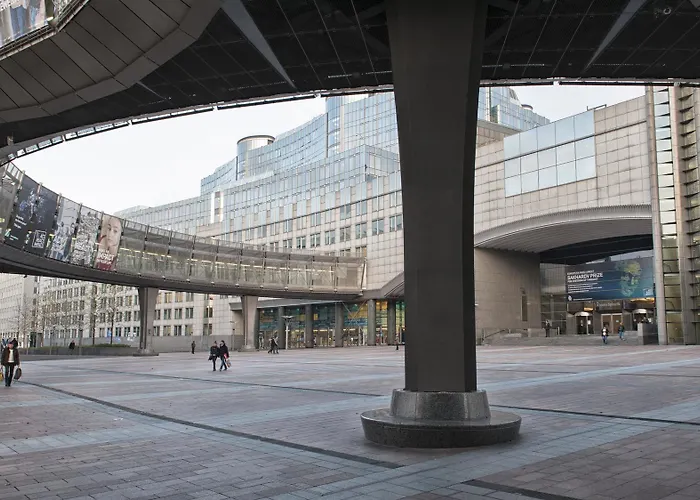 Hotel Pestana Schuman 3*