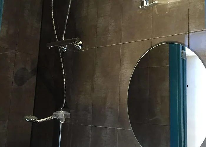 Midi Station מלון