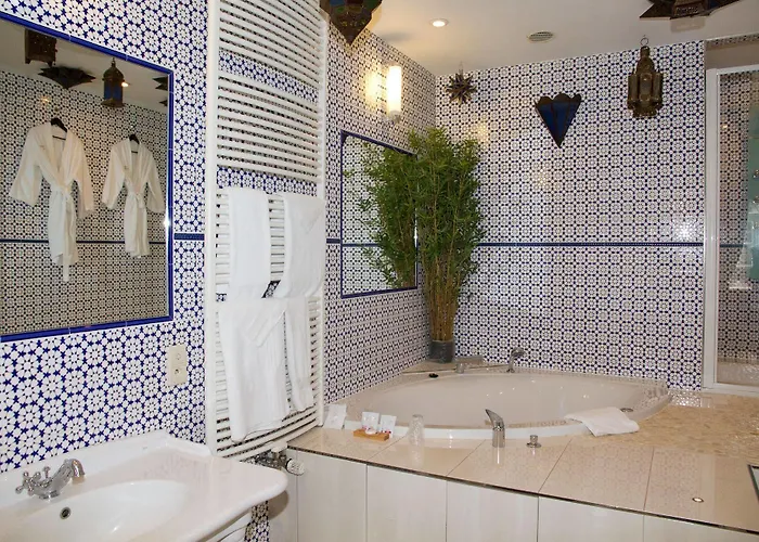 Made In Catherine Hotel 3*