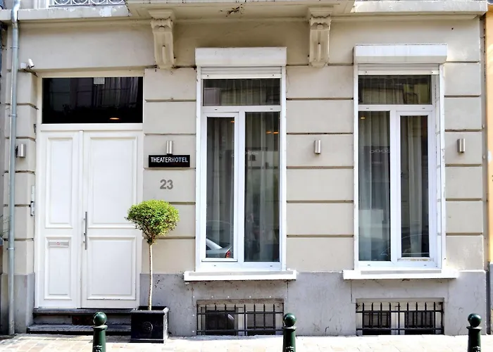 ホテル Theater 2*