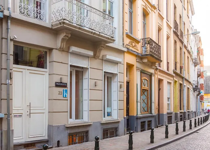 ホテル Theater 2*